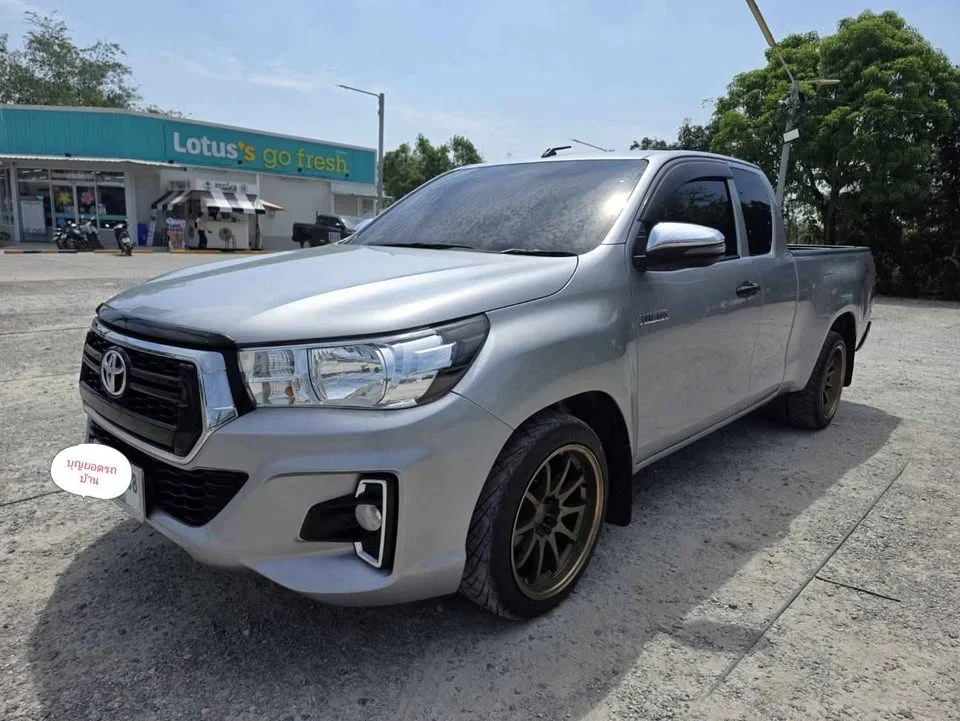 2020 Toyota Hilux VIII 2