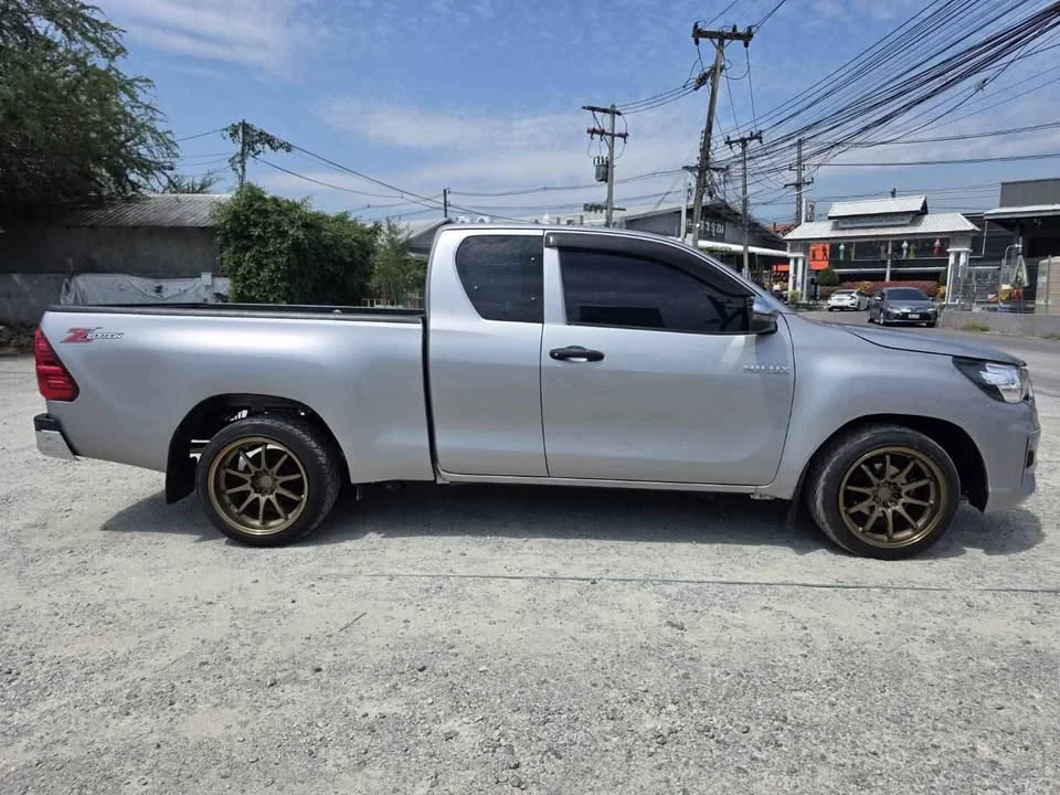 2020 Toyota Hilux VIII 3