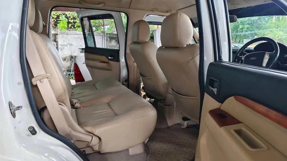 2010 Ford Everest I 3