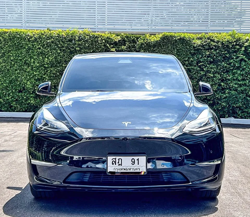 2023 Tesla Model Y 2
