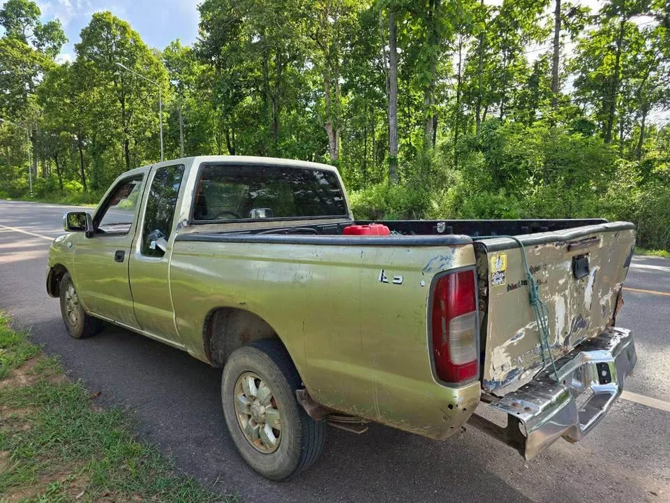 2005 Nissan Frontier I 3