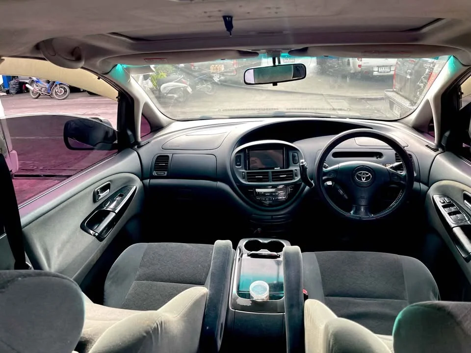 2004 Toyota Estima II 3
