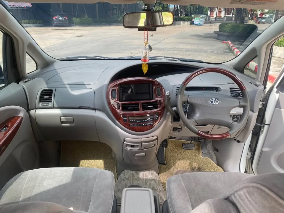2000 Toyota Estima II 2