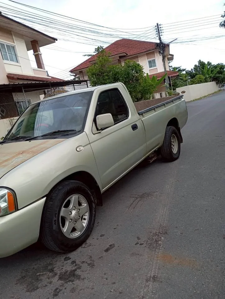 2005 Nissan Frontier I 3