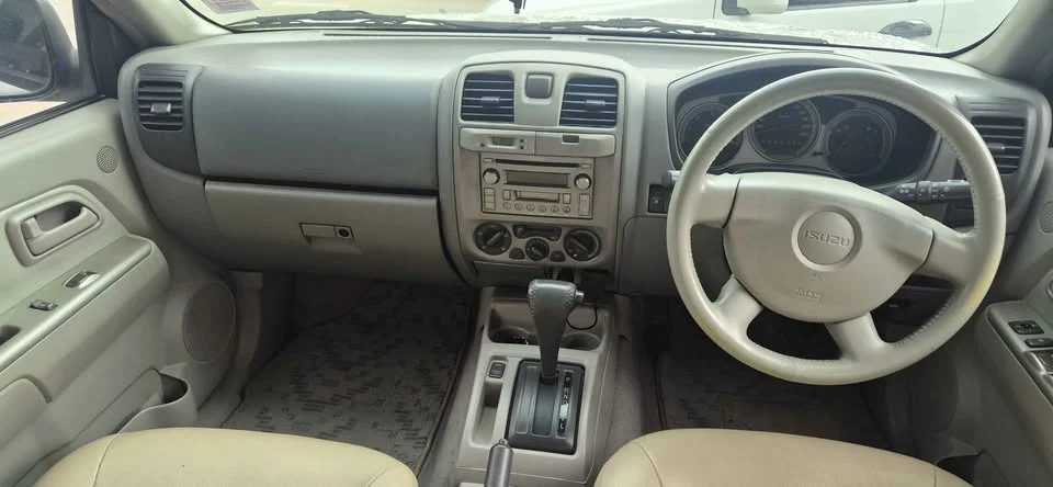 2005 Isuzu MU-7 3