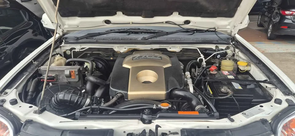 2005 Isuzu MU-7 2