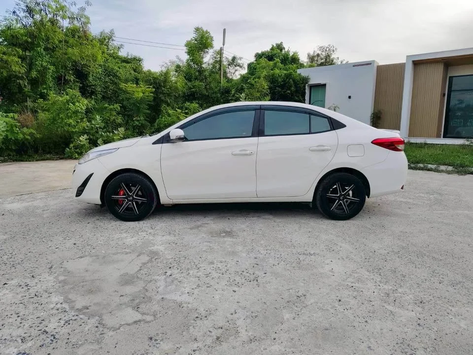 2017 Toyota Yaris ATIV III 2