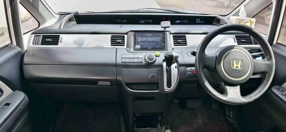 2008 Honda Stepwgn III 2