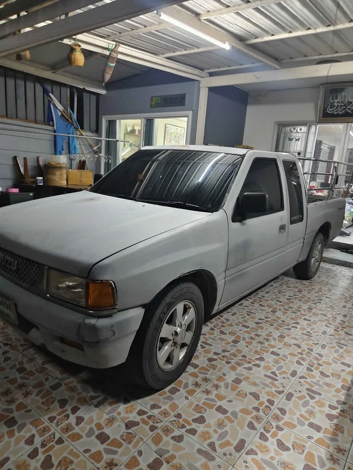 1991 Isuzu TFR III 2