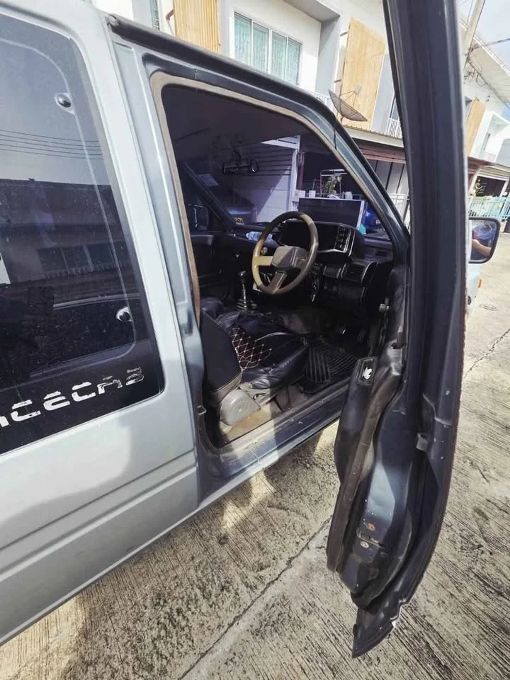 1991 Isuzu TFR III 3