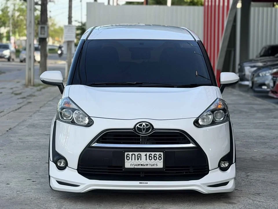 2017 Toyota Sienta II 3