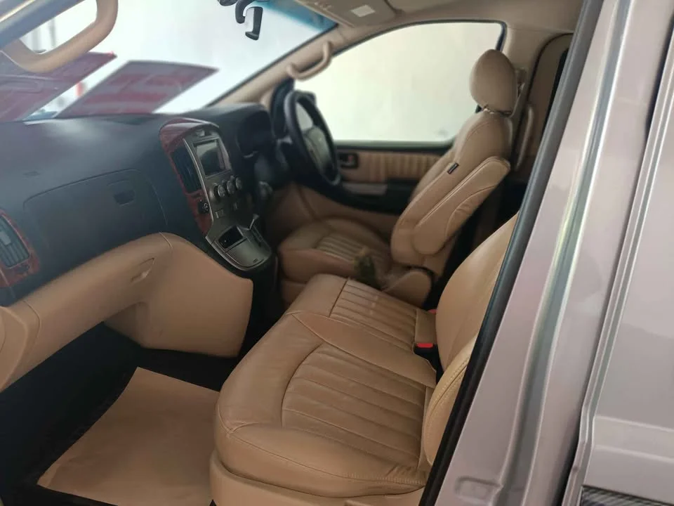 2012 Hyundai H-1 II 2
