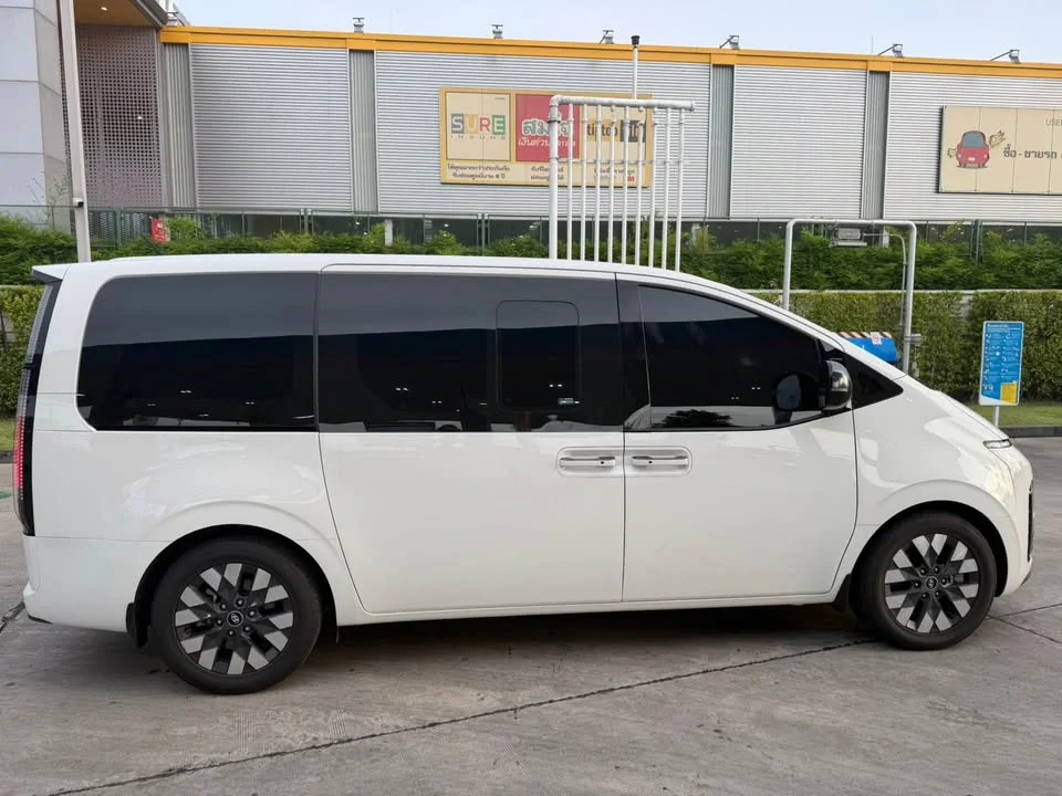 2022 Hyundai Staria US4 3