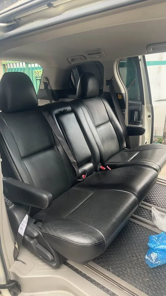 2011 Toyota Estima III 2