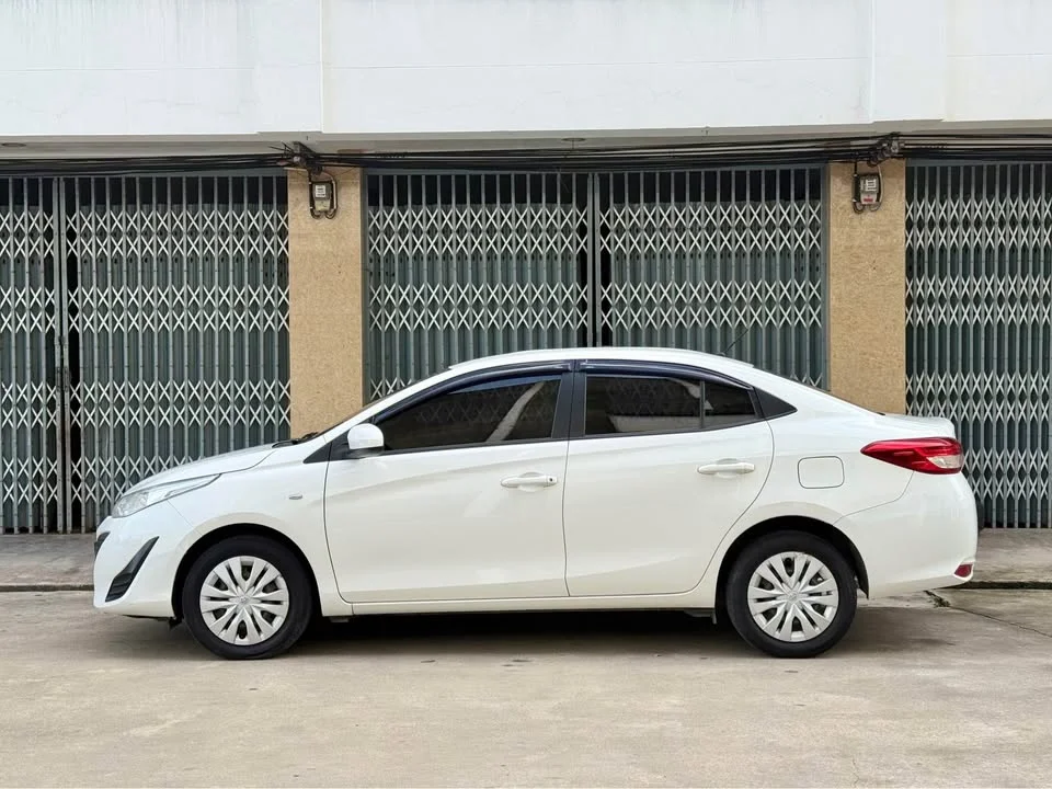 2017 Toyota Yaris ATIV III 2