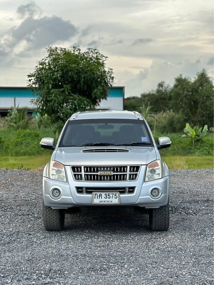2008 Isuzu MU-7 3