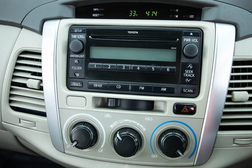 2012 Toyota Innova I 2