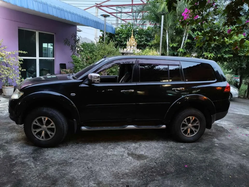 2012 Mitsubishi Pajero Sport II 2