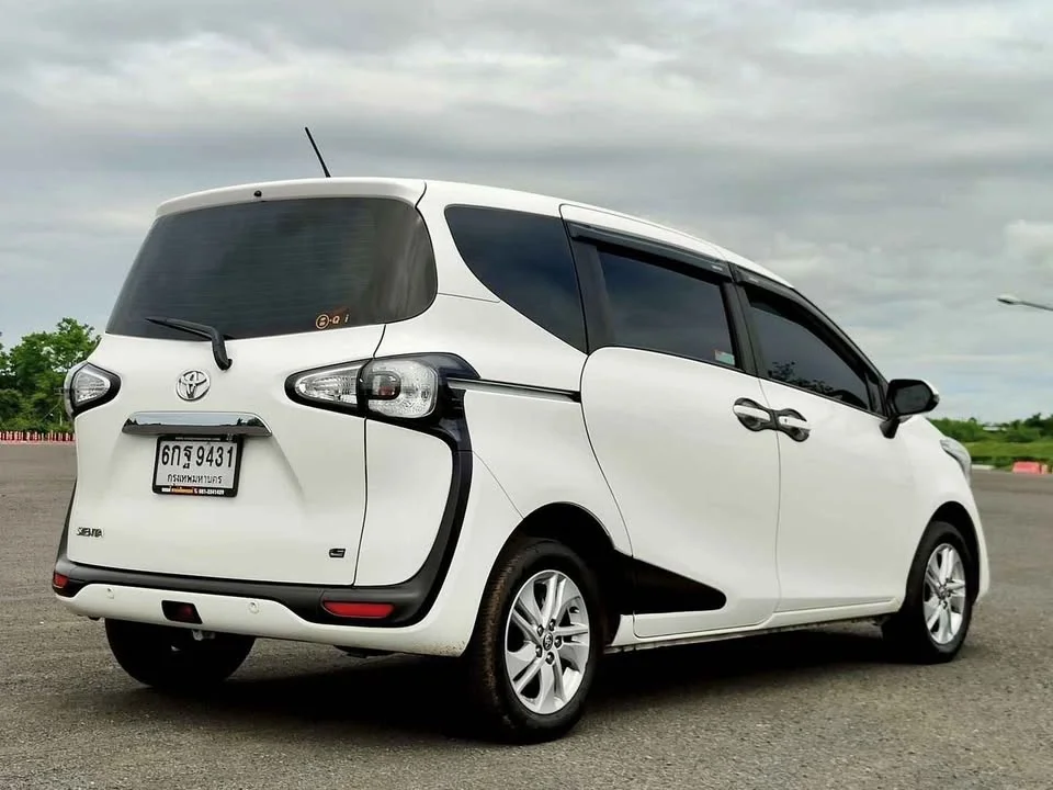 2017 Toyota Sienta II 3