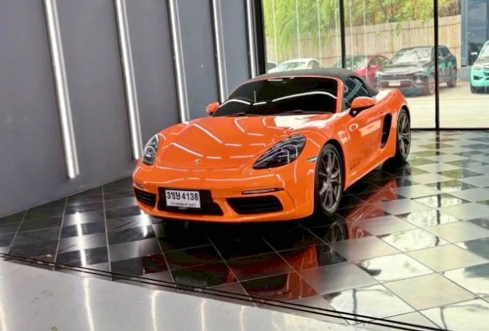2016 Porsche 718 Boxster and Cayman IV 3