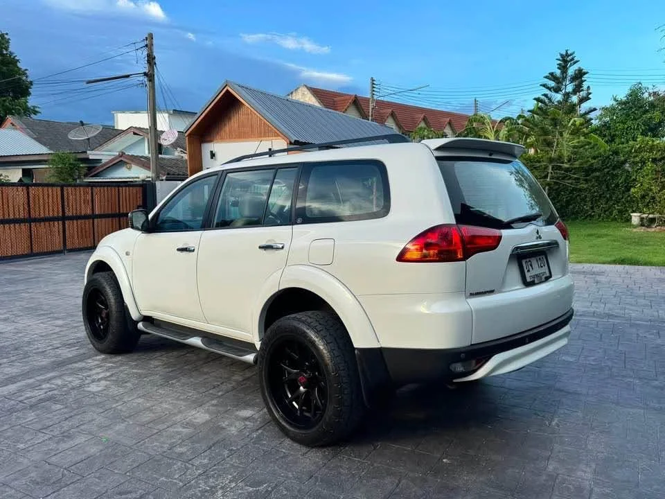 2011 Mitsubishi Pajero Sport II 2
