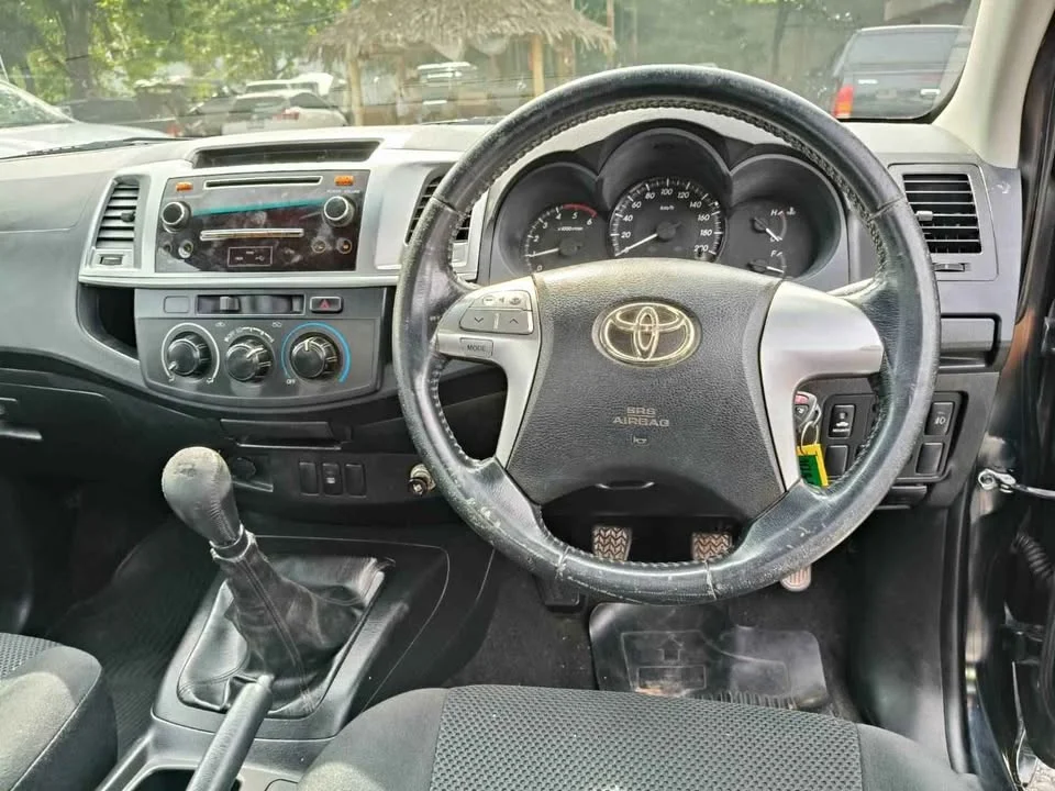 2014 Toyota Hilux VII 3