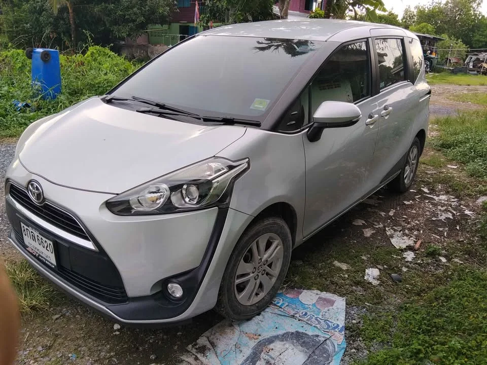 Toyota Sienta II 2
