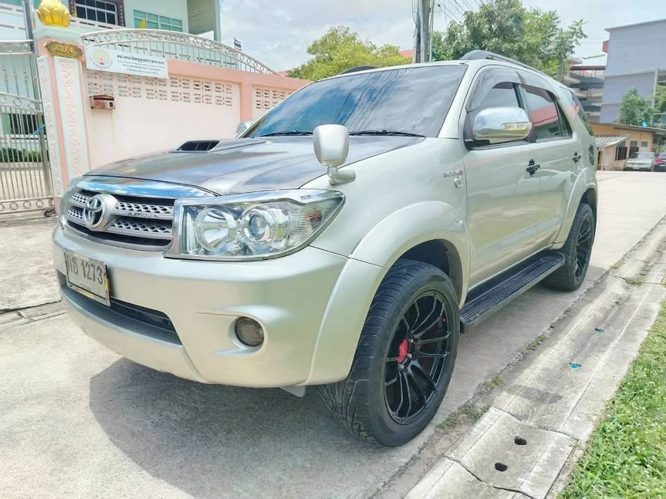 2010 Toyota Fortuner I 2