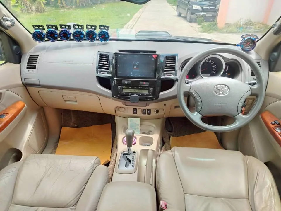 2010 Toyota Fortuner I 3