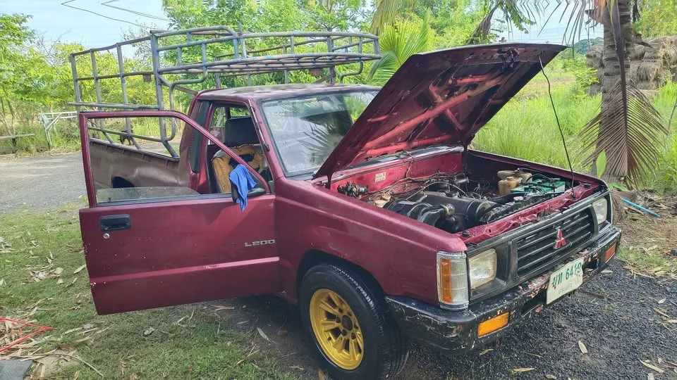 1991 Mitsubishi Triton II 3