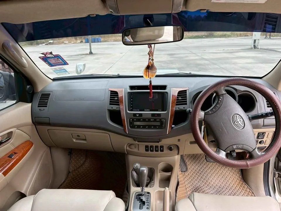 2010 Toyota Fortuner I 2
