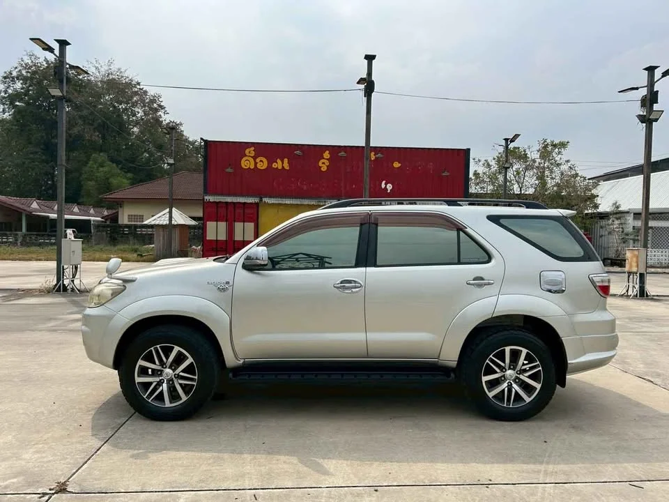 2010 Toyota Fortuner I 3