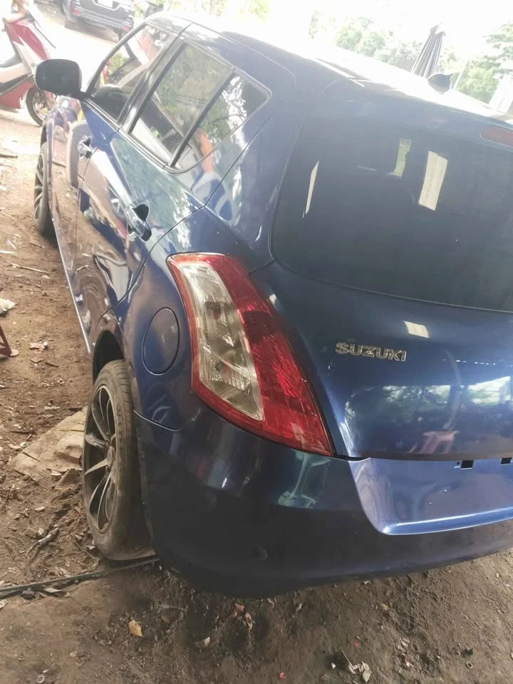 2013 Suzuki Swift II 2