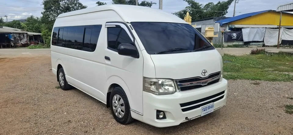 2013 Toyota Commuter V (H200) 2