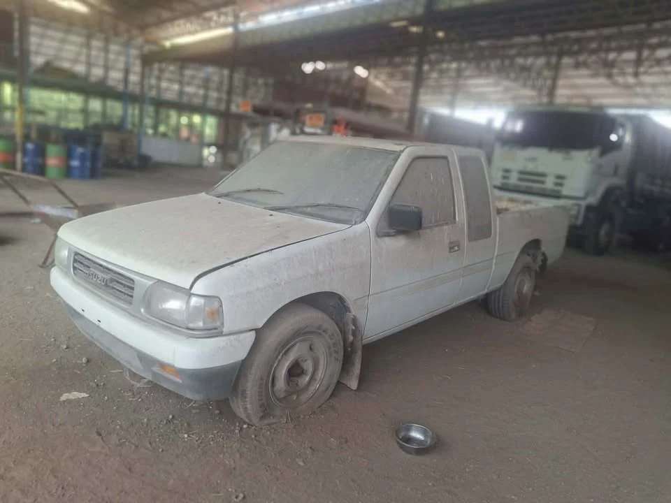 Isuzu TFR III 2