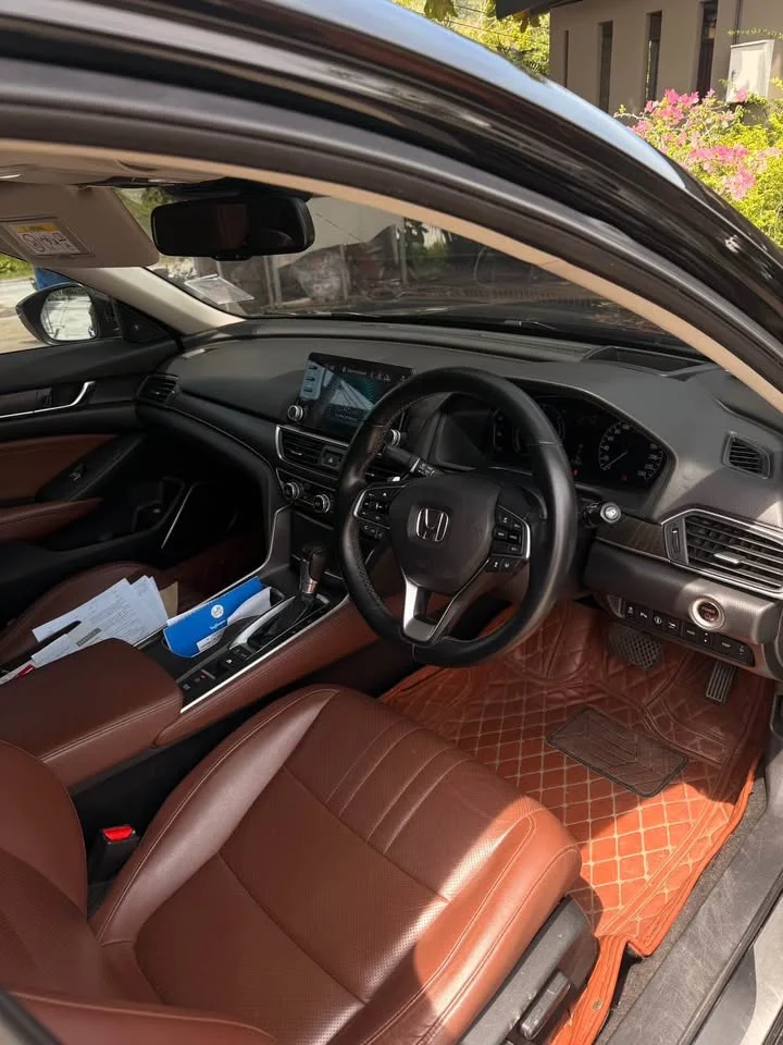 2019 Honda Accord X 2