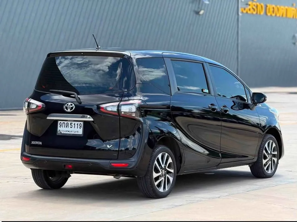 2019 Toyota Sienta II 2