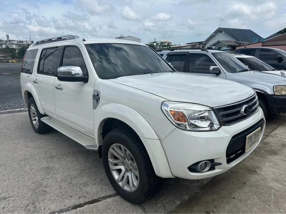 2013 Ford Everest I 3
