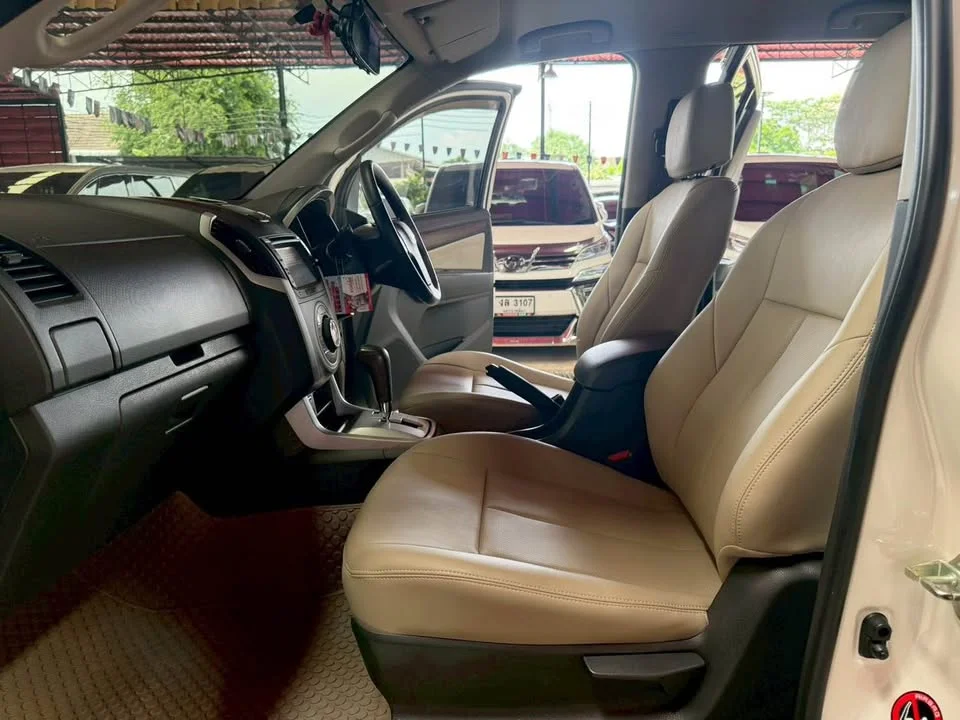 2015 Isuzu MU-X I 2