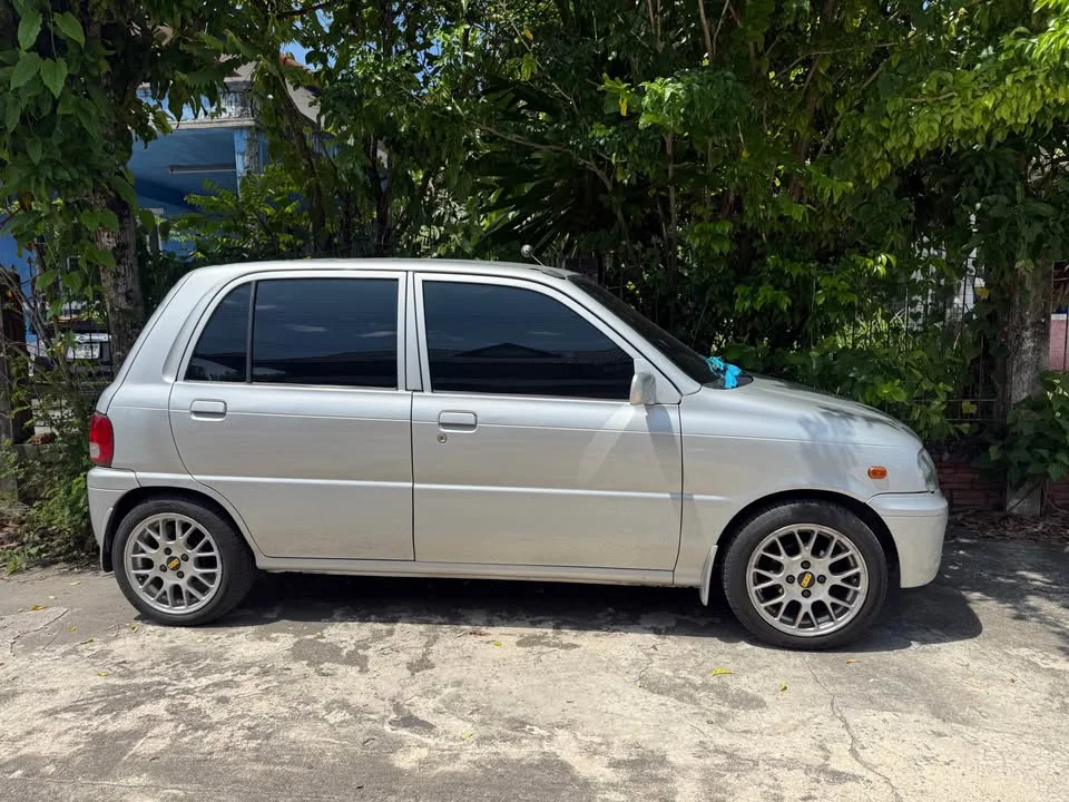 2010 Daihatsu Mira L500 3