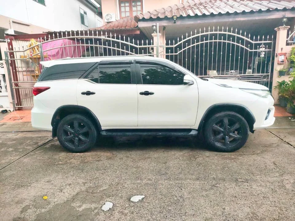 2017 Toyota Fortuner II 3