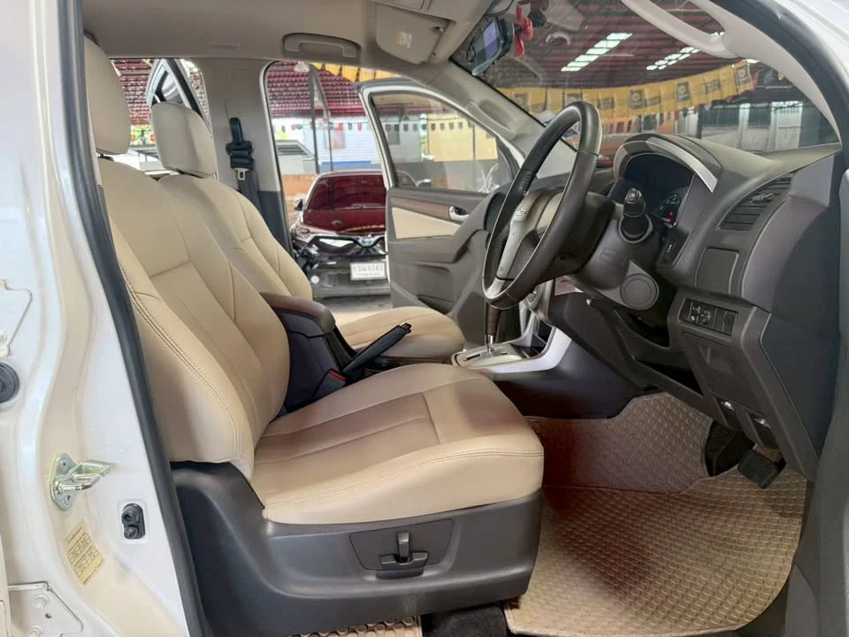 2015 Isuzu MU-X I 2