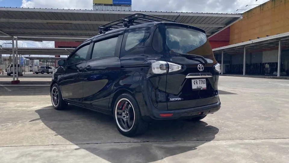 2017 Toyota Sienta II 2