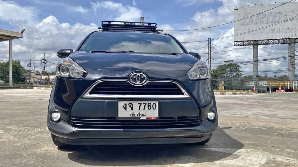 2017 Toyota Sienta II 3