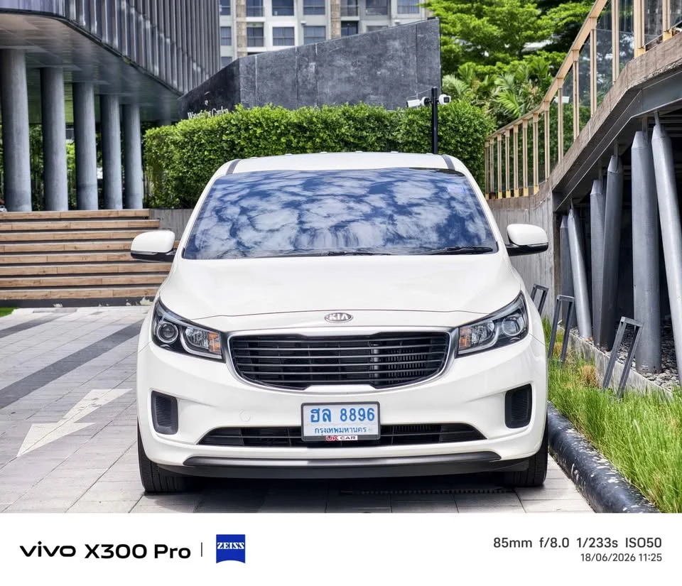 2015 Kia Carnival III 3