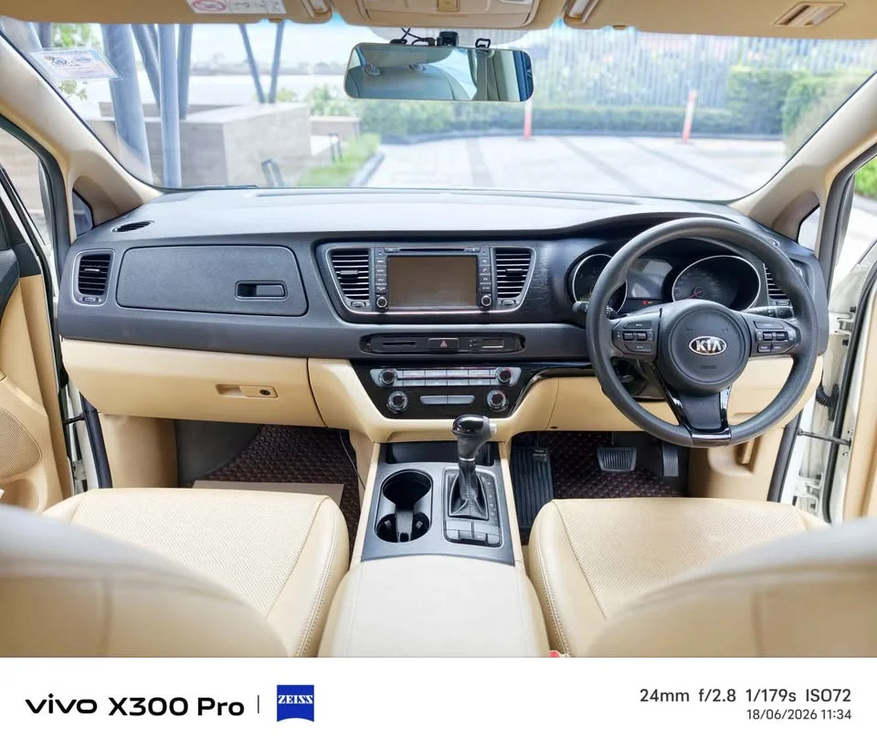 2015 Kia Carnival III 2