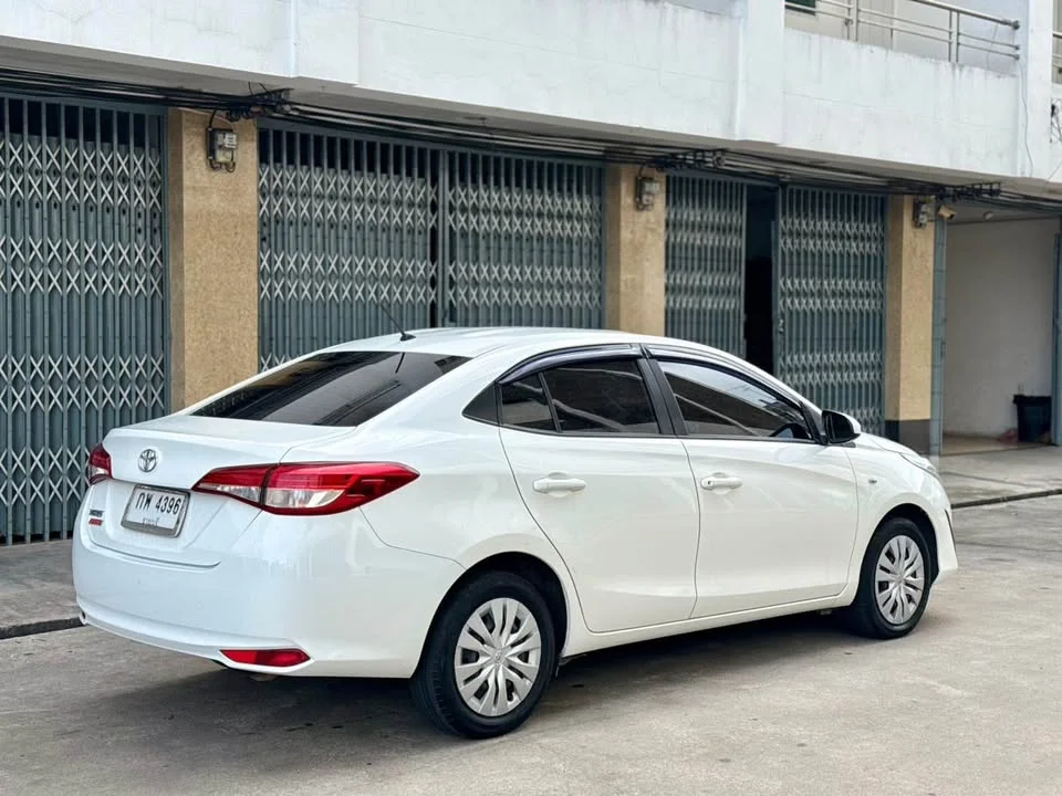 2017 Toyota Yaris ATIV III 3