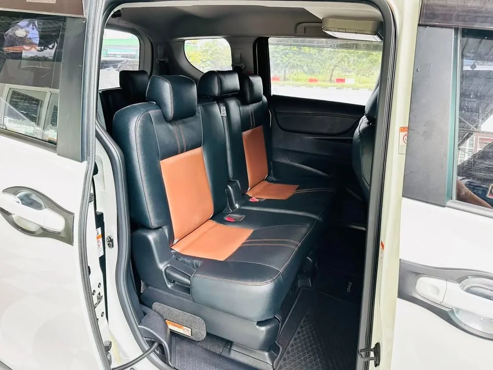 2017 Toyota Sienta II 3