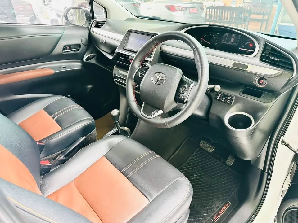 2017 Toyota Sienta II 2