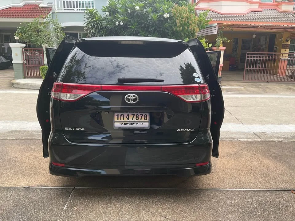 2011 Toyota Estima III 2